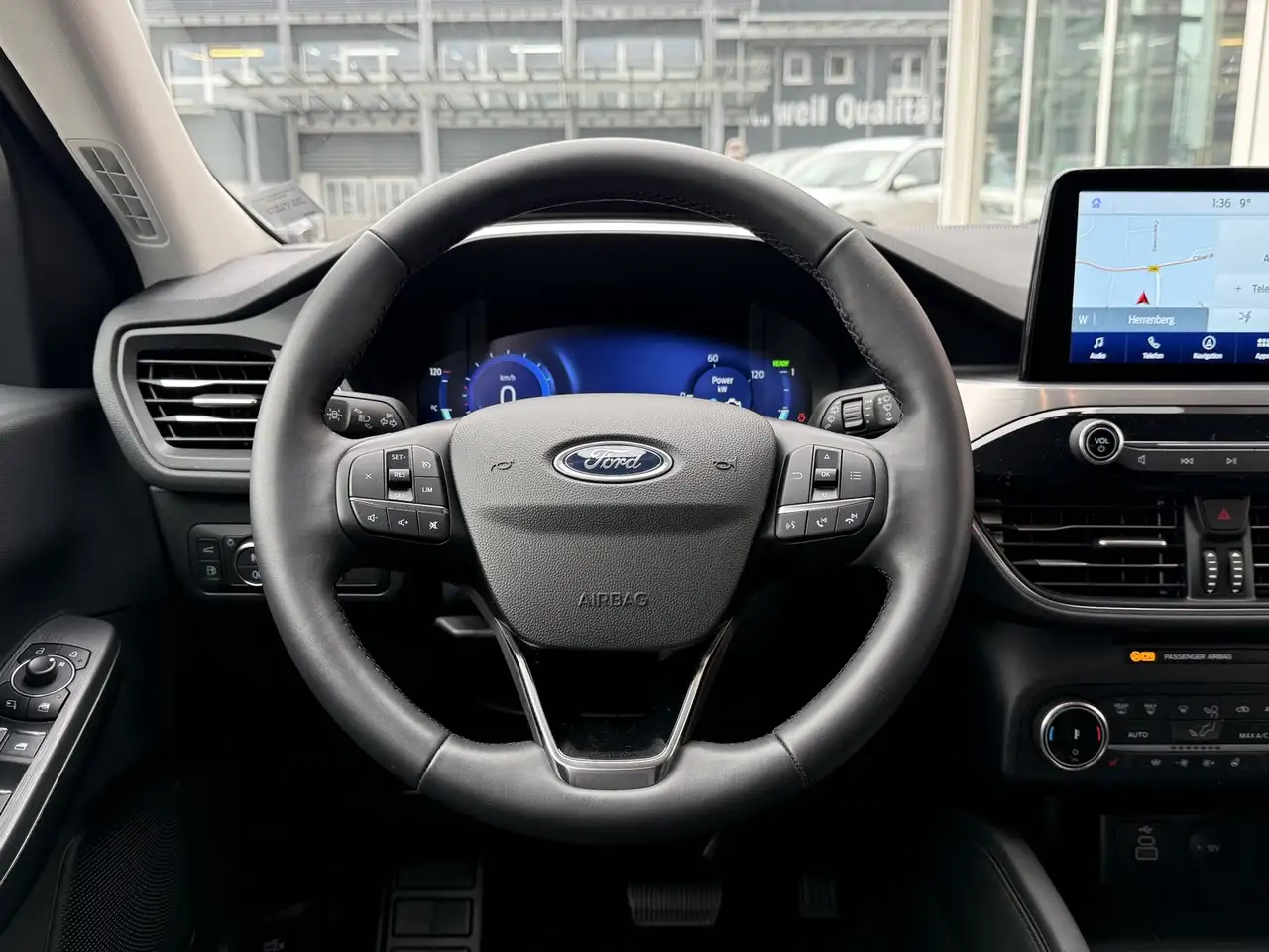 Ford Kuga Plug-In Hybrid Titanium X/Ergonomie-Sitze — Vehicle gallery 12