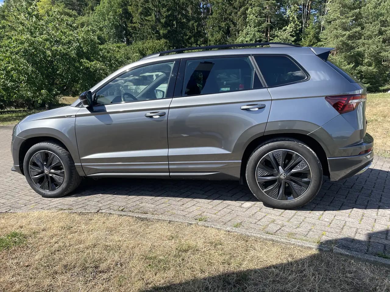 Skoda Karoq Sportline 4x4 *Pan.Schiebedach *AHK schwenkbar *elektr. Heckklappe — معرض صور السيارة 2