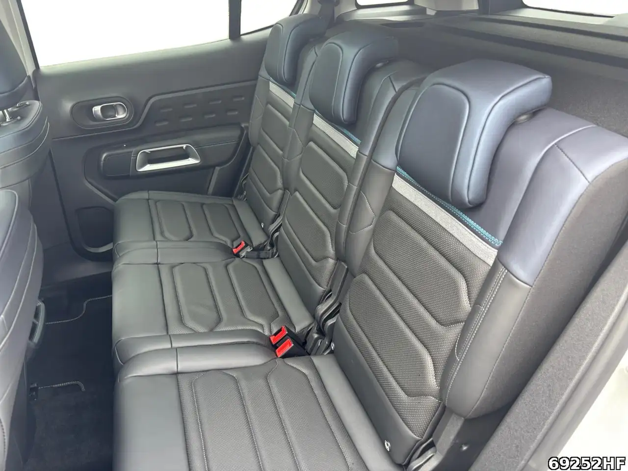 Citroen C5 Aircross Hybrid 136 ë-DSC6 Max*LED*PDC*NAVI* — معرض صور السيارة 12