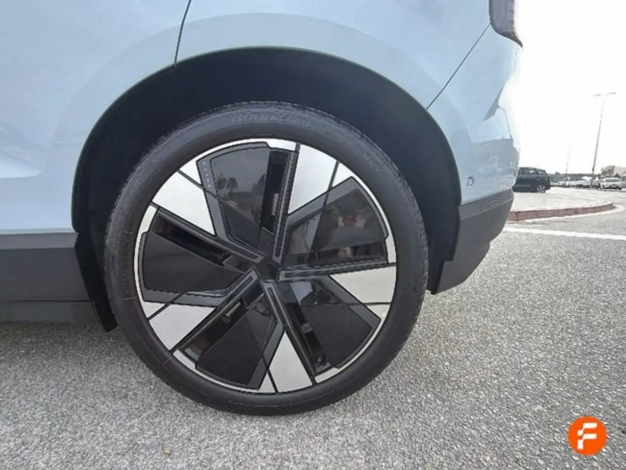 Volvo EX30 2.0cc 428cv — معرض صور السيارة 10