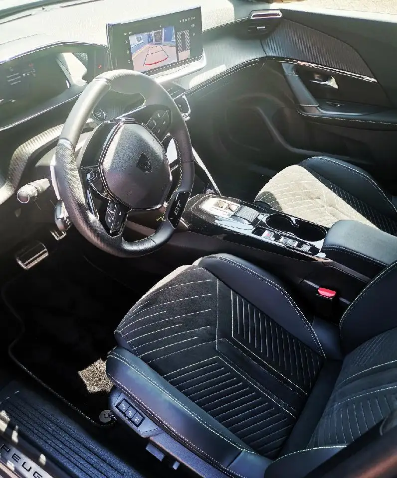 Peugeot 2008 GT, Navi, Ganzjahresreifen,Rückfahrkamera — معرض صور السيارة 9