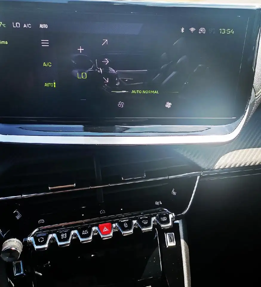 Peugeot 2008 GT, Navi, Ganzjahresreifen,Rückfahrkamera — معرض صور السيارة 13