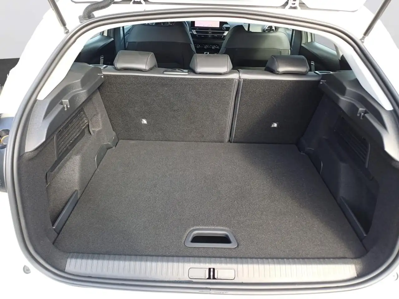 Citroen C4 PureTech 130 S&S Feel Pack — معرض صور السيارة 7