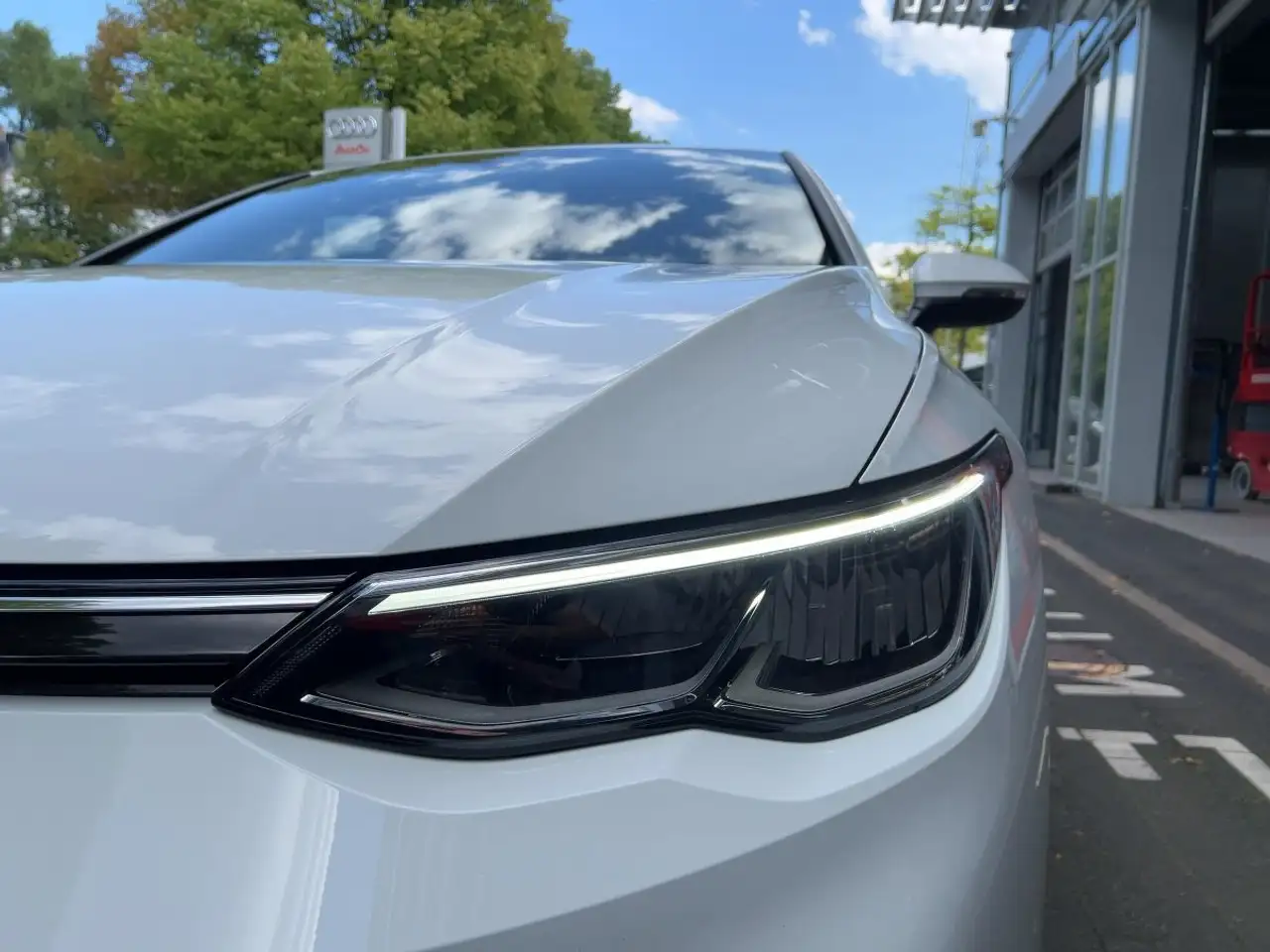 Volkswagen Golf Move VIII 1.0 eTSI DSG Sitzheizung CarPlay — Vehicle gallery 16