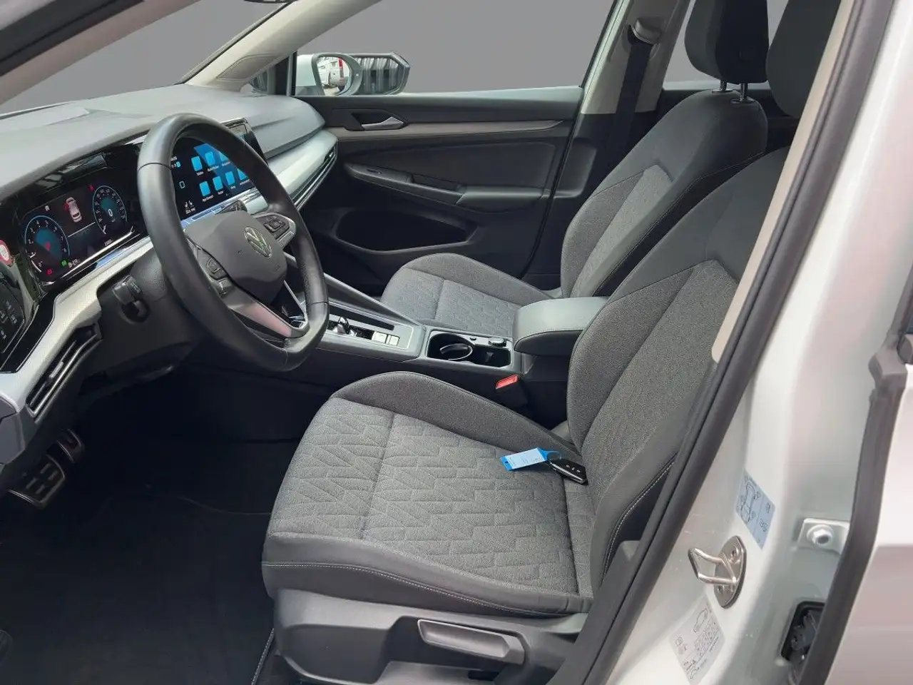 Volkswagen Golf Move VIII 1.0 eTSI DSG Sitzheizung CarPlay — Vehicle gallery 9