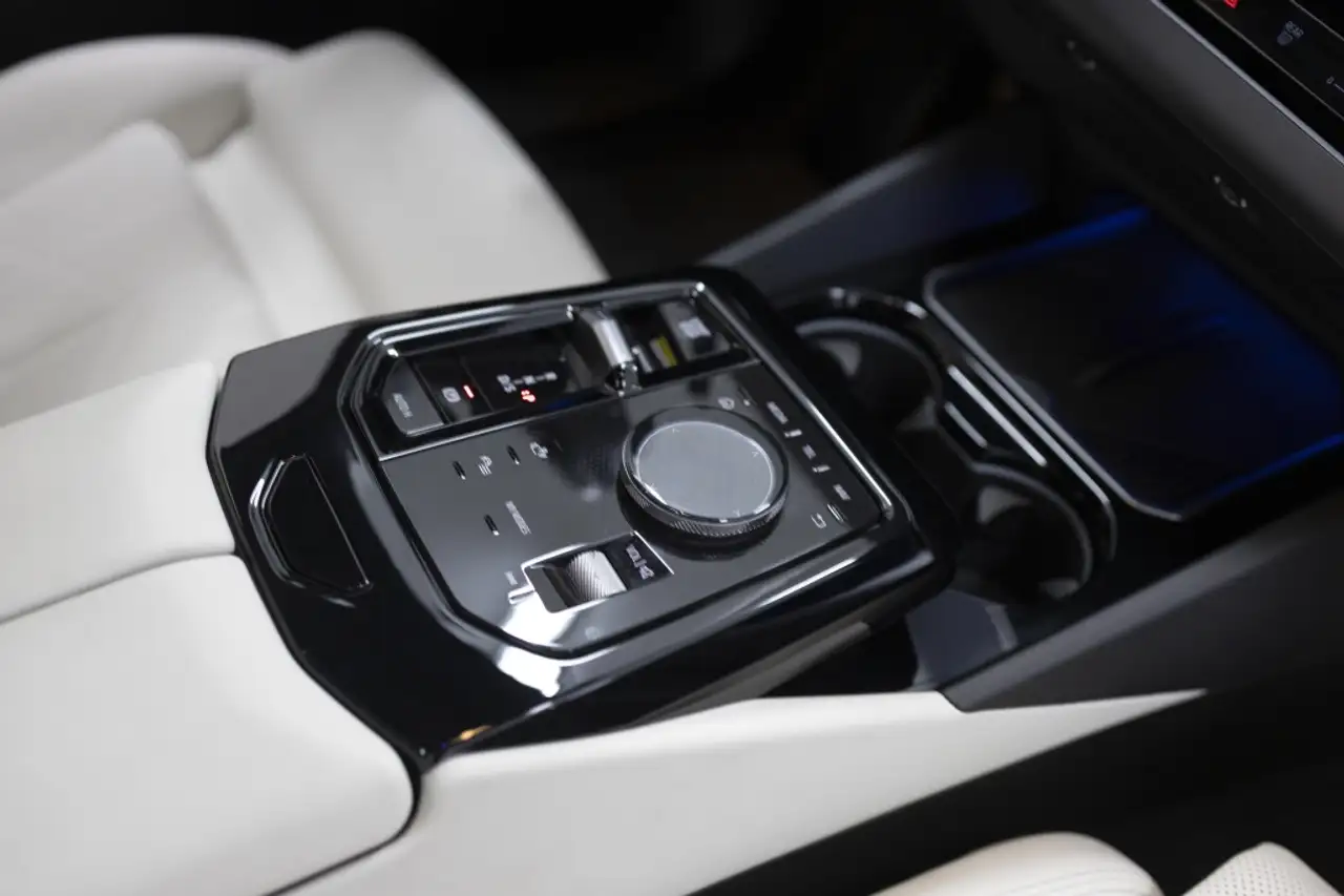 BMW 520 520dA — Galería del vehículo 24
