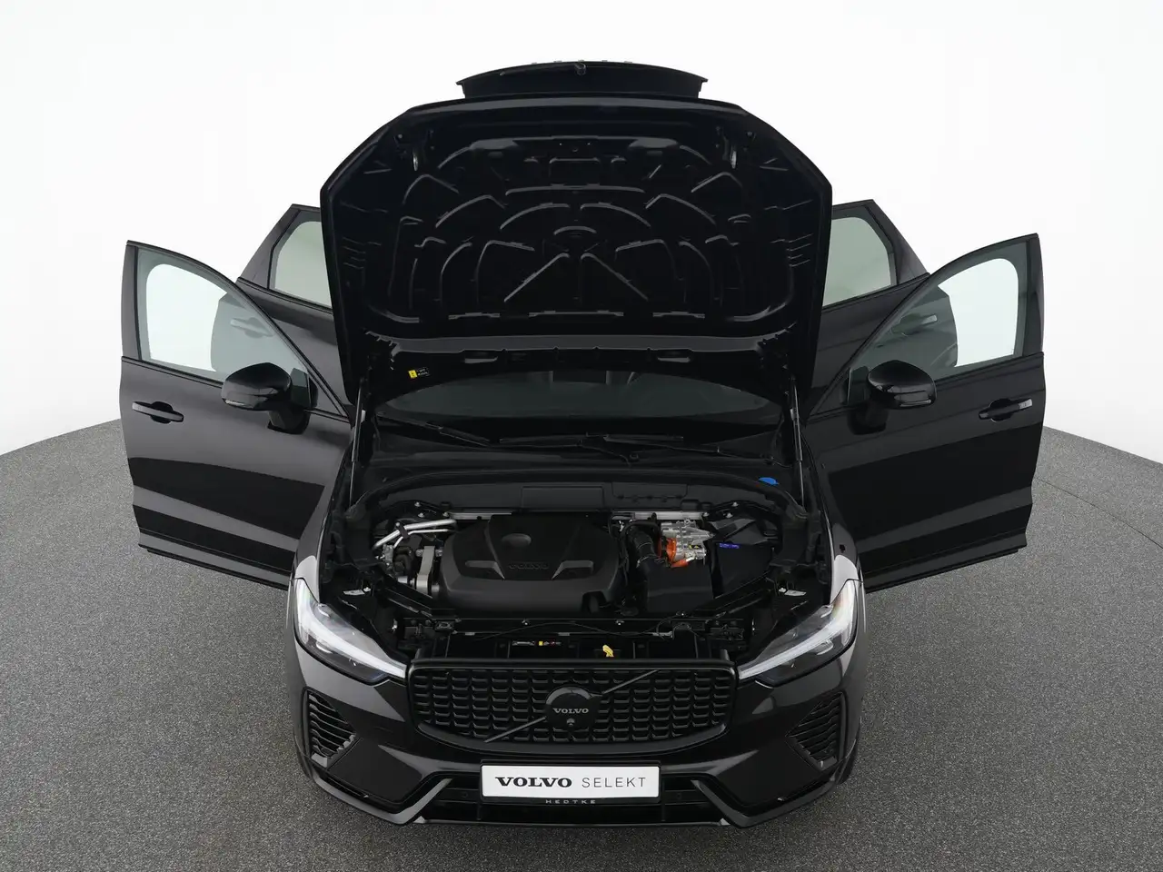 Volvo XC60 T8 AWD Plus Black Edition 360°H&K-SOUND*21" — معرض صور السيارة 12