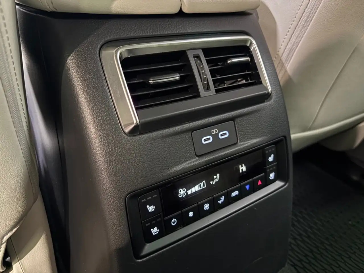 Mazda CX-80 e-SKYACTIV D MHEV 187kW AWD Takumi Plus — Vehicle gallery 11