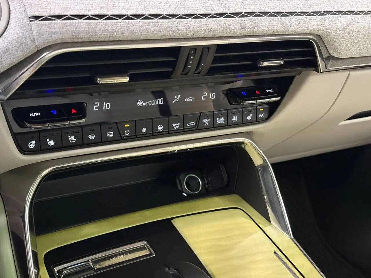 Mazda CX-80 e-SKYACTIV D MHEV 187kW AWD Takumi Plus — Vehicle gallery 9