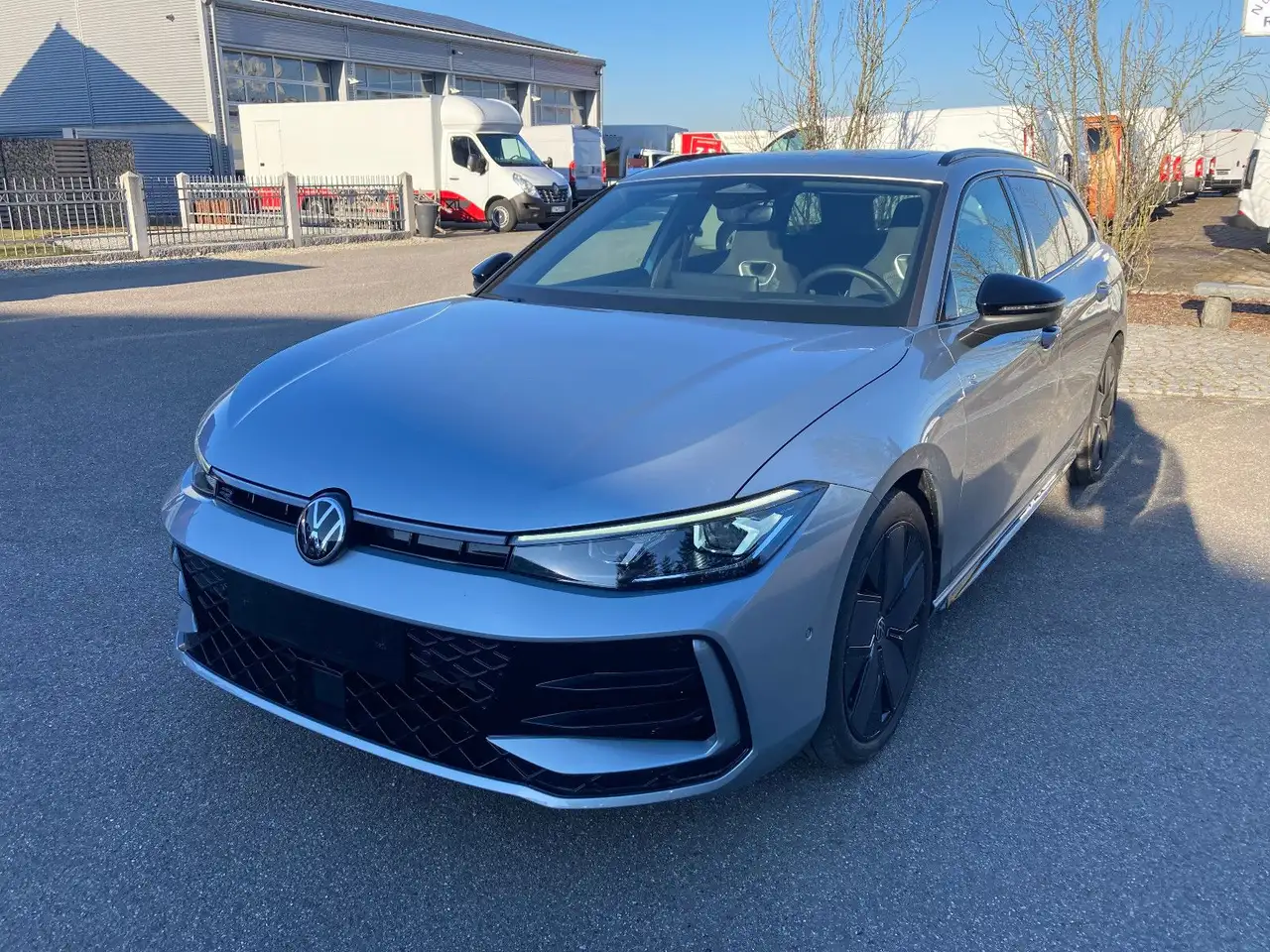 Volkswagen Passat Variant 1.5 eTSI *Panorama*R-Line BlackSt — Feldkirchen