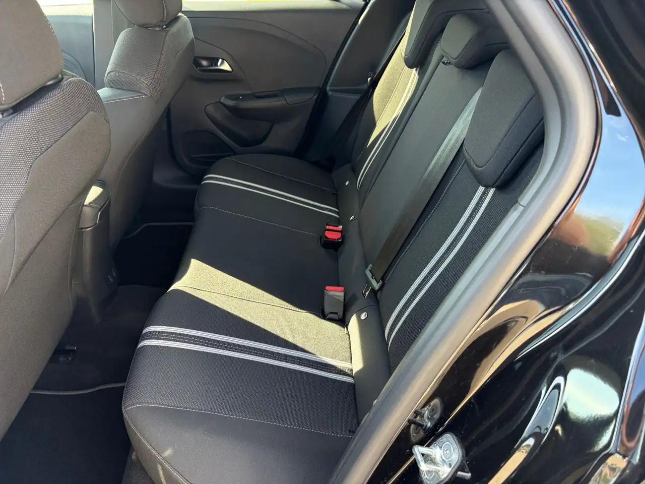 Opel Corsa GS, LED Matrix, Kamera, Allwetterreifen, Navi, ... — Galerie du véhicule 12
