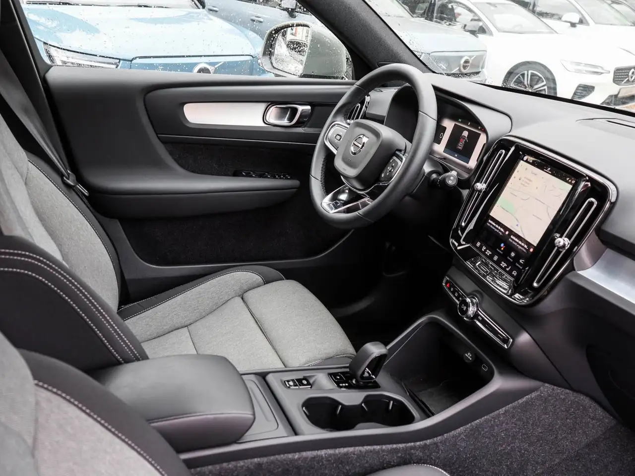 Volvo XC40 B3 Core Aut. Navi*PDC*LED — Galería del vehículo 3