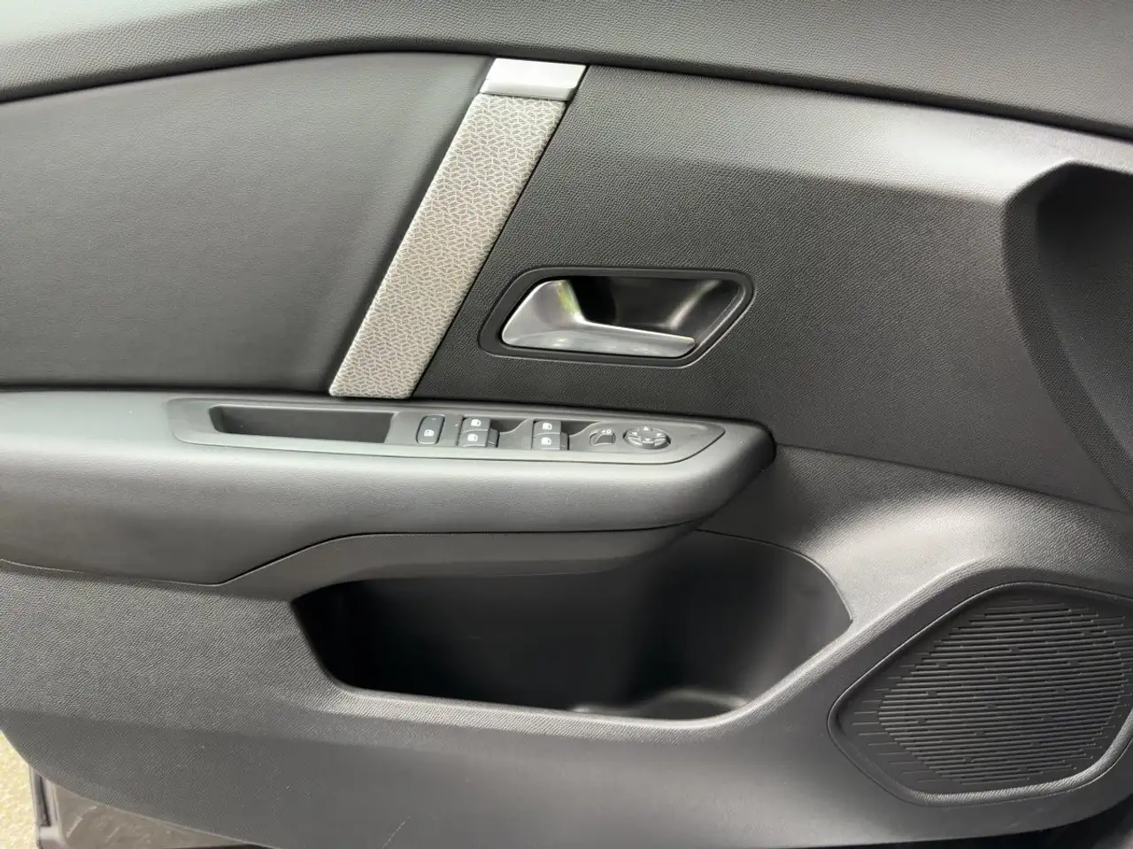 Citroen C4 AT8 130 Max HUD/FullLED/Navi/PDC/Kamera — Galería del vehículo 21