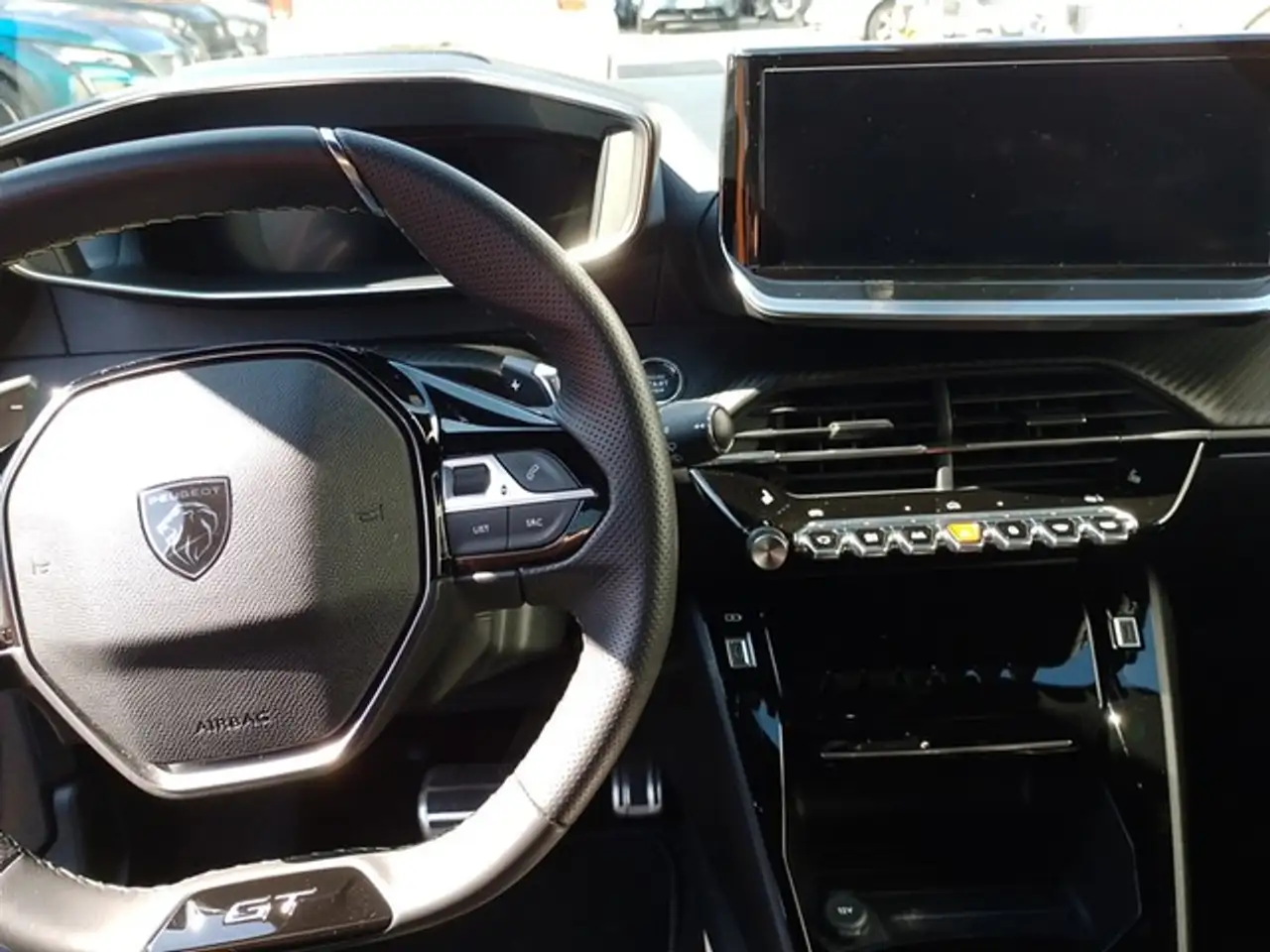 Peugeot 208 Hybrid 100 GT NAVI KLIMAAUT. SHZ — Galería del vehículo 10