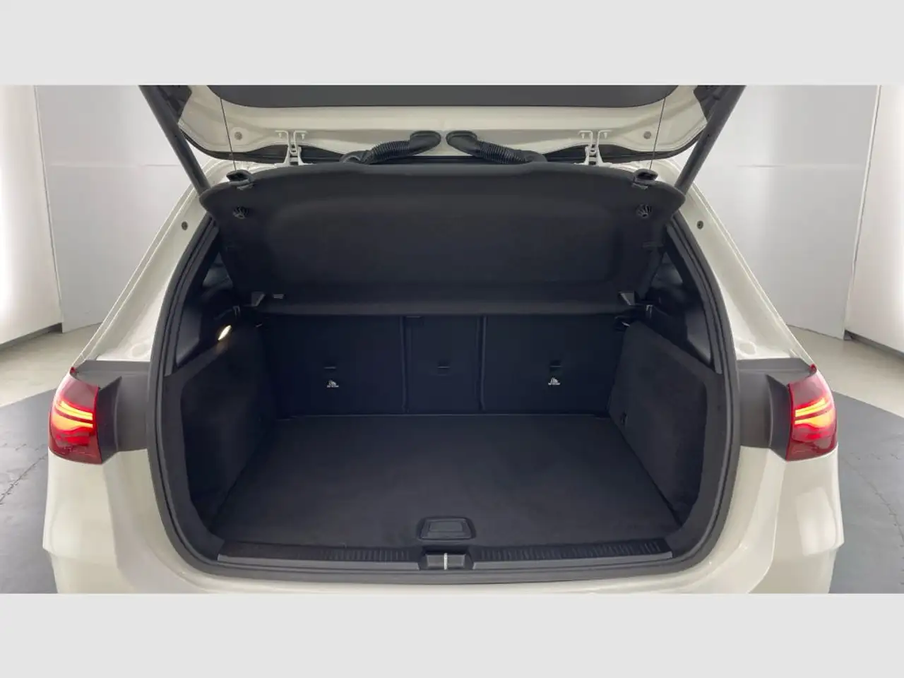 Mercedes-Benz B 200 200d — Galerie du véhicule 13