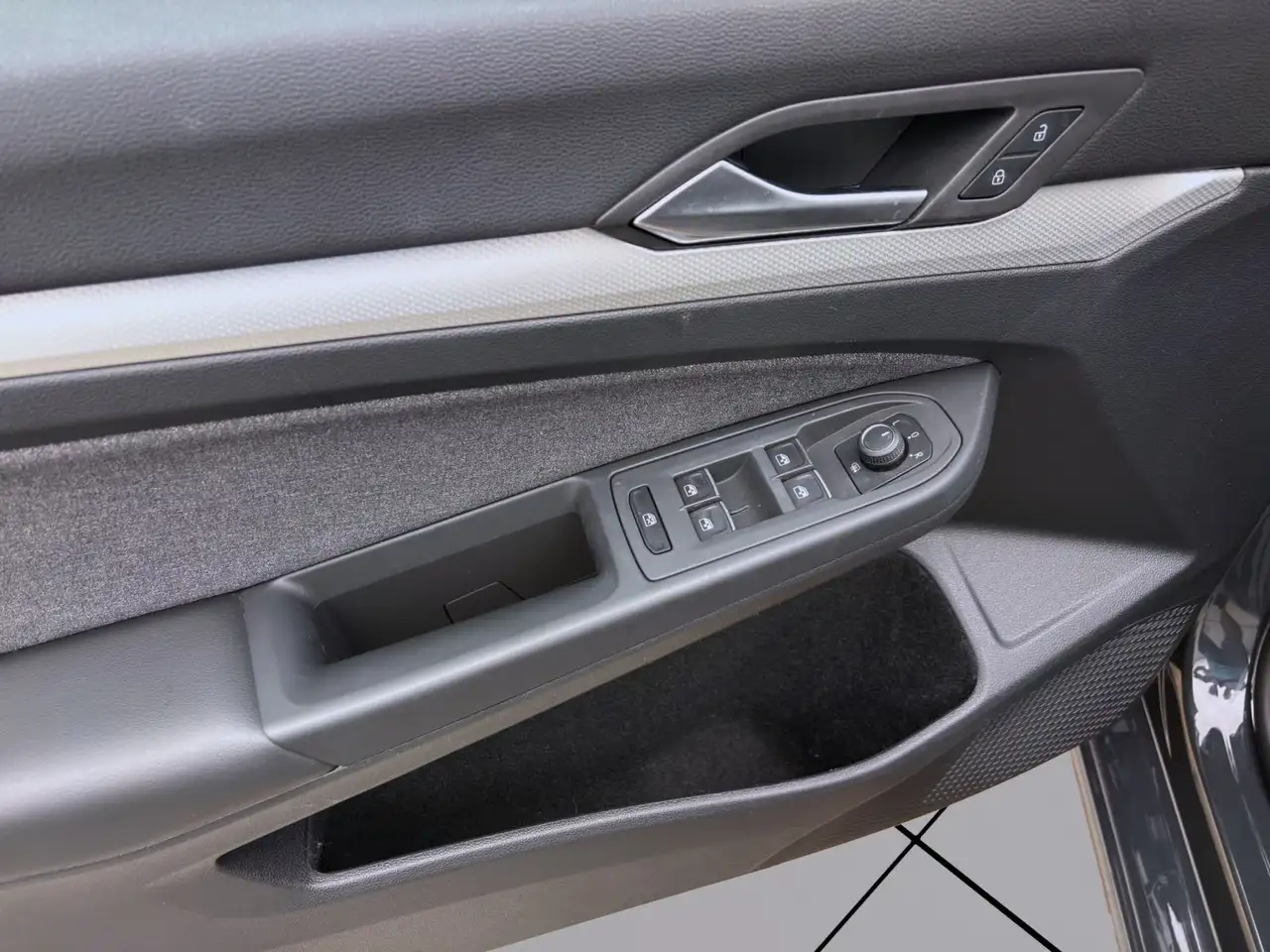 Volkswagen Golf 1.0 TSI MOVE SITZHZG PDC KLIMA LED — معرض صور السيارة 11
