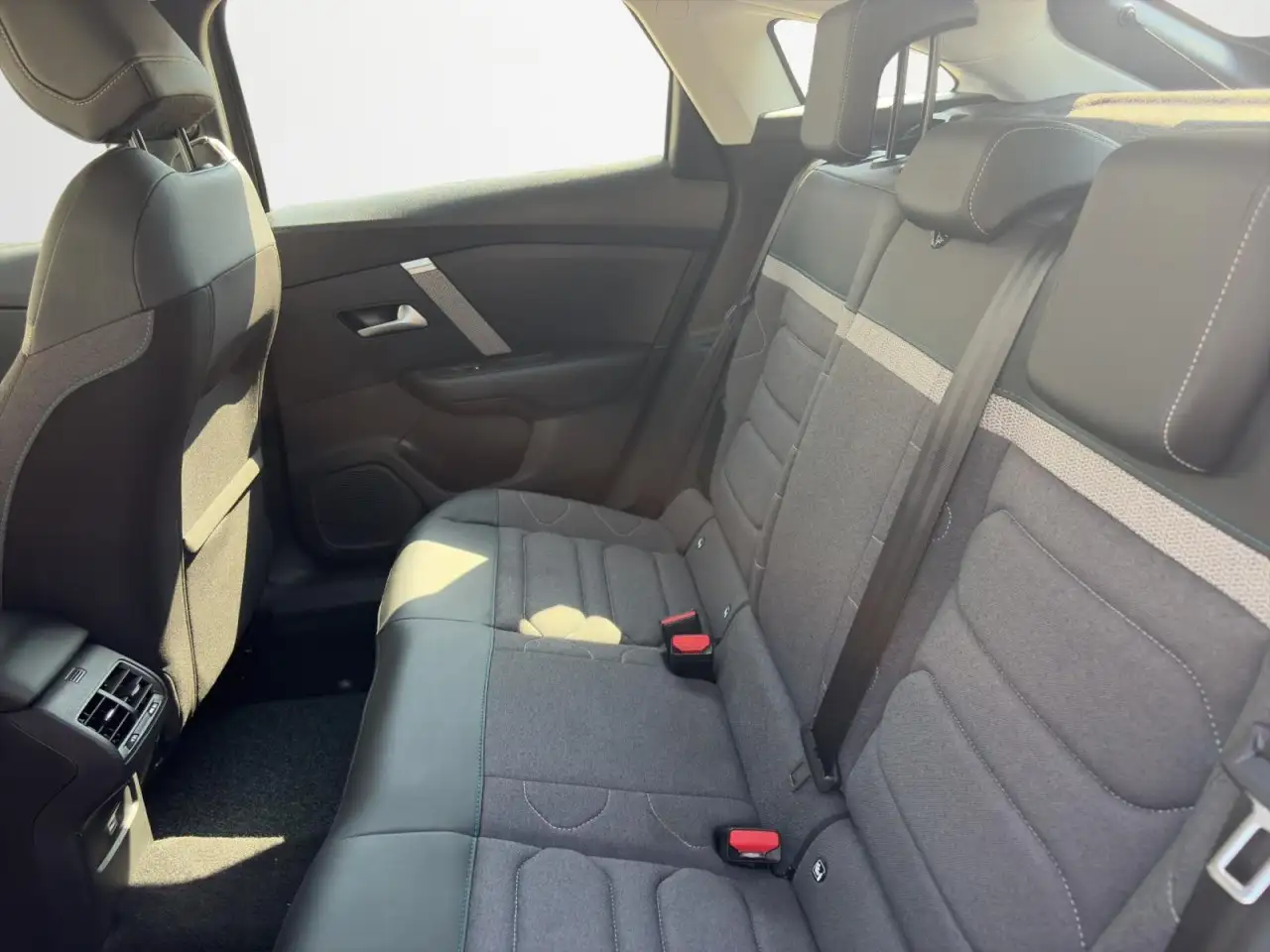 Citroen C4 Lim. Plus Klima Rückfahrkamera Sitzheizung — Galerie du véhicule 12