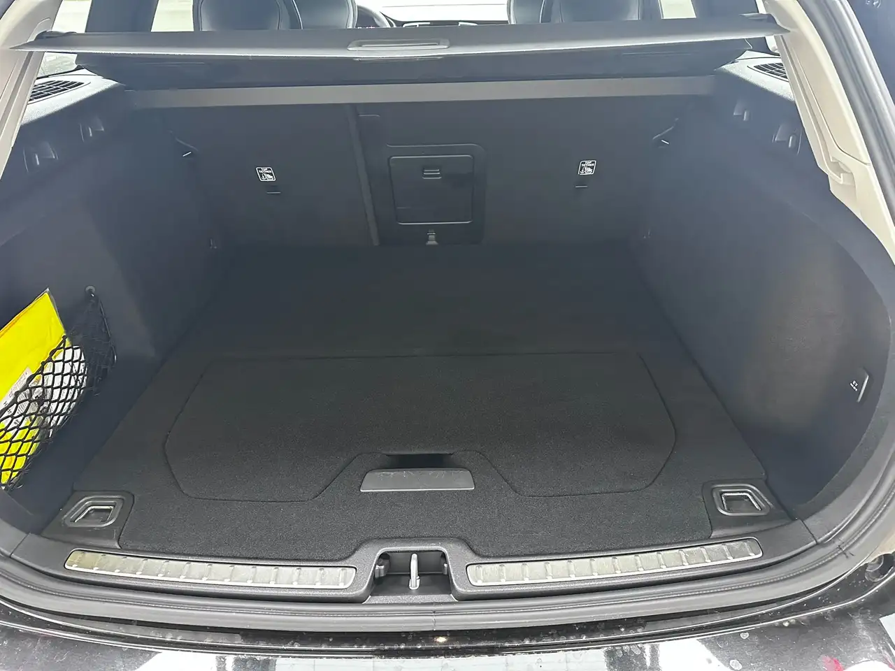 Volvo V60 Plus Dark B4 DKG ACC BLIS PANO 360 V-LED — Vehicle gallery 31