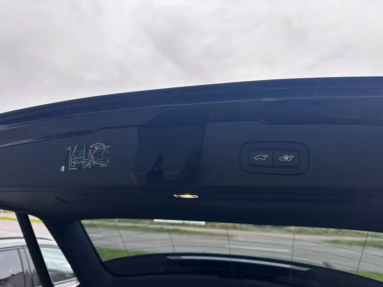 Volvo V60 Plus Dark B4 DKG ACC BLIS PANO 360 V-LED — Vehicle gallery 9