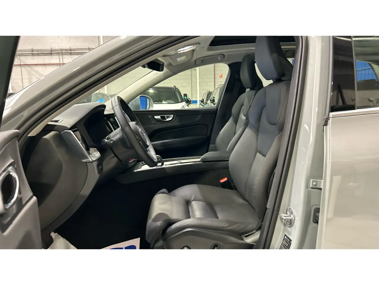 Volvo XC60 T6 Recharge Plus Bright — معرض صور السيارة 9