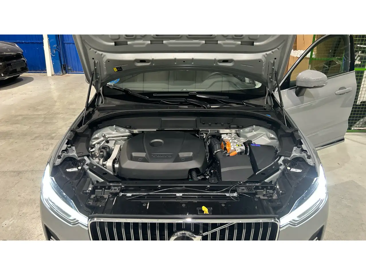Volvo XC60 T6 Recharge Plus Bright — معرض صور السيارة 40