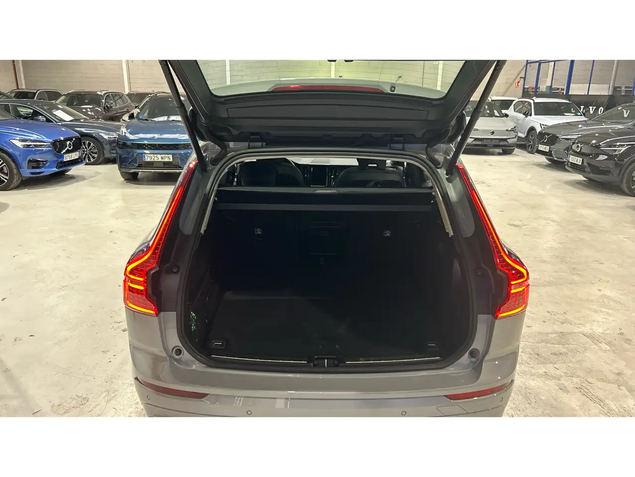 Volvo XC60 T6 Recharge Plus Bright — معرض صور السيارة 11