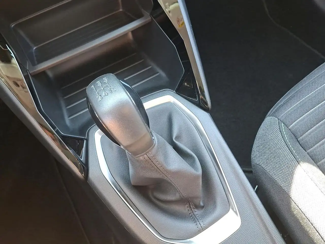 Peugeot 208 Active Puretech 75 — Galerie du véhicule 11