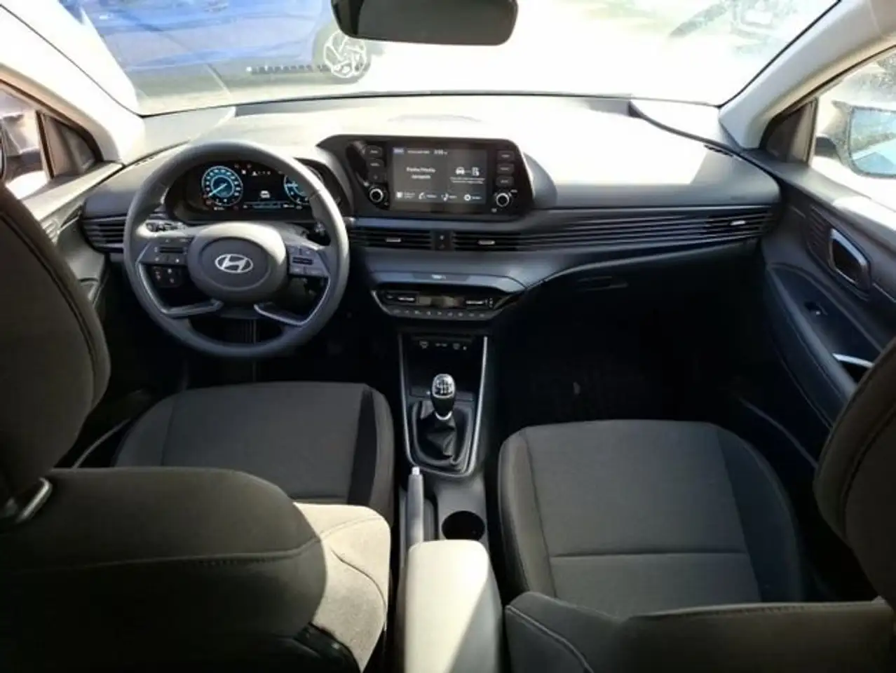 Hyundai i20 FL 1.2 MPi 58,1 kW (79 CV) MT5 2WD Smart MY25 — Galería del vehículo 4
