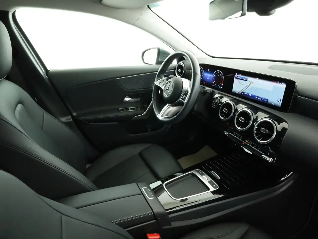 Mercedes-Benz A 180 *Progressive*Navigation*Parktronic*Kamera* — Vehicle gallery 17