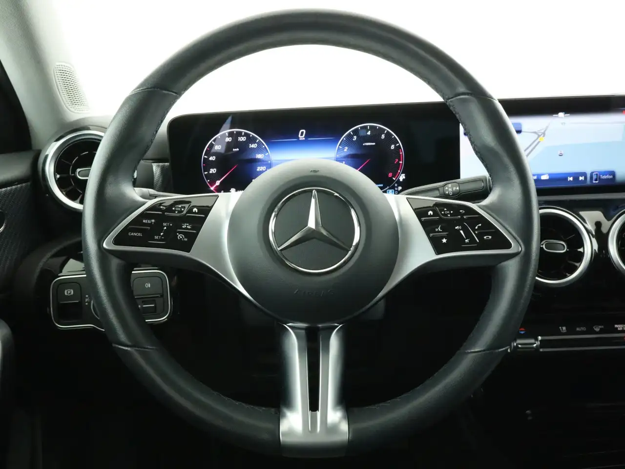 Mercedes-Benz A 180 *Progressive*Navigation*Parktronic*Kamera* — Vehicle gallery 11
