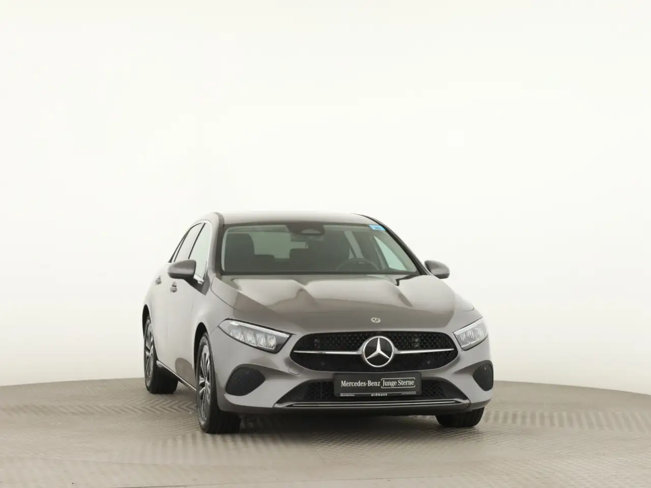 Mercedes-Benz A 180 *Progressive*Navigation*Parktronic*Kamera* — Vehicle gallery 3