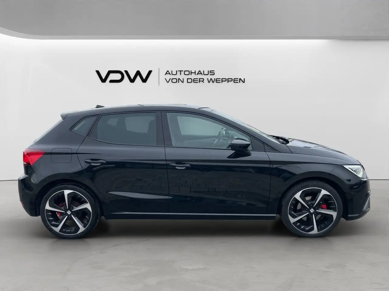 SEAT Ibiza FR TSI DSG FullLink Kamera SHZ ACC Kessy Klima — معرض صور السيارة 11