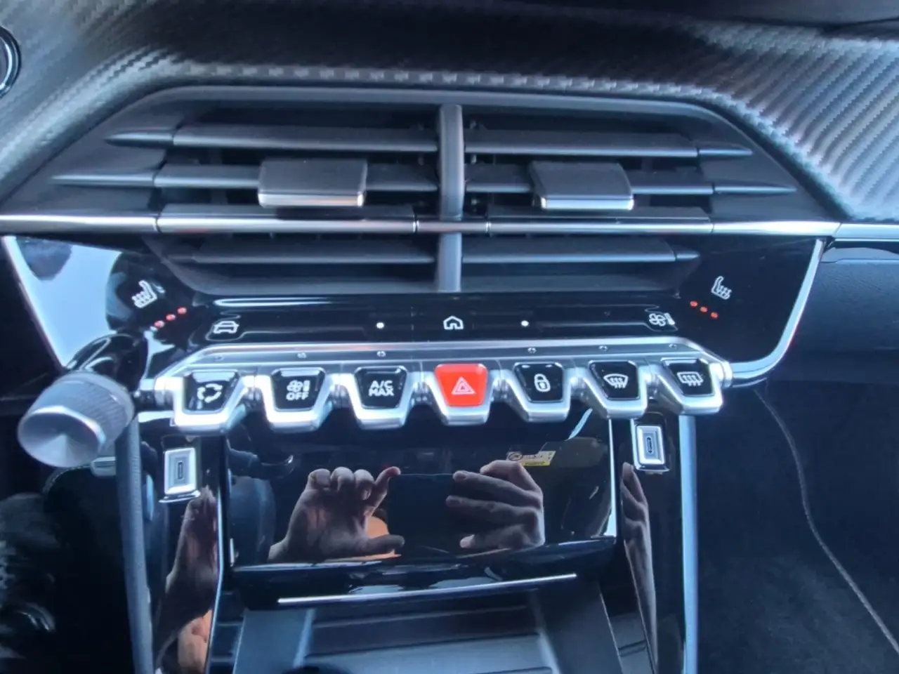 Peugeot 2008 GT PT 130 EAT8 Pano LED ACC Navi Alcantara Massage — Vehicle gallery 16
