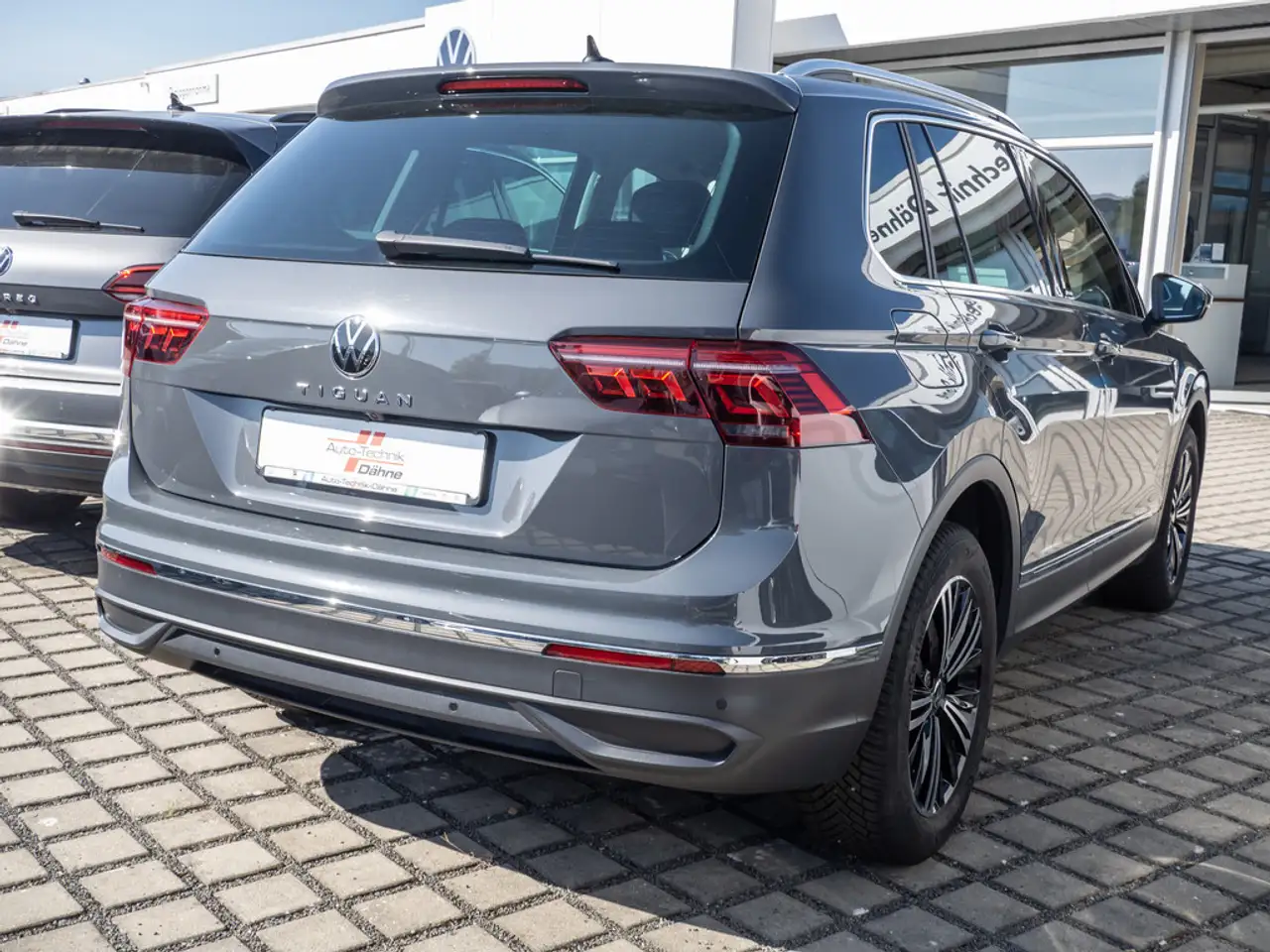 Volkswagen Tiguan 1.5 TSI Move NAVI AHK ACC FACEL. LED — معرض صور السيارة 3