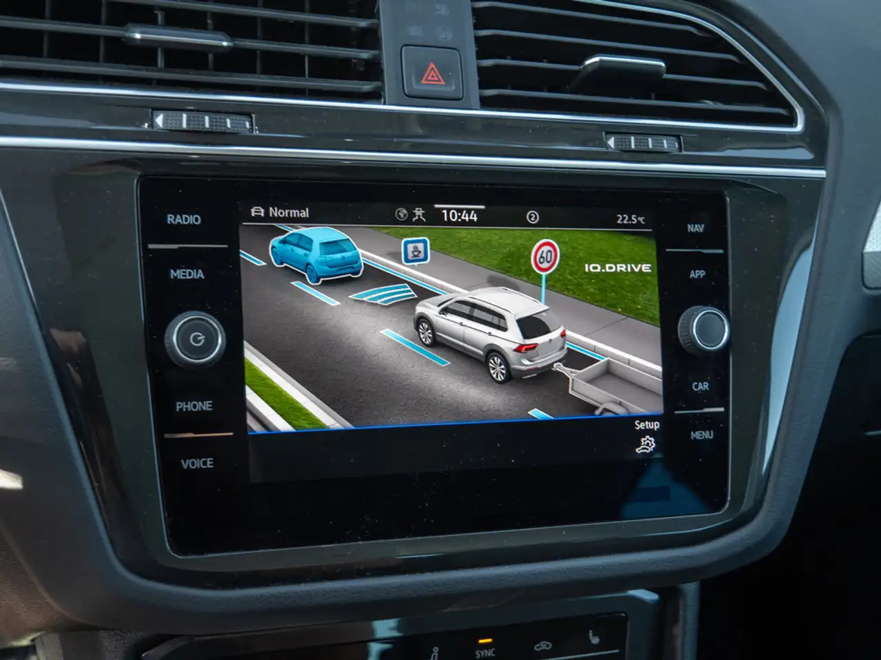 Volkswagen Tiguan 1.5 TSI Move NAVI AHK ACC FACEL. LED — معرض صور السيارة 9
