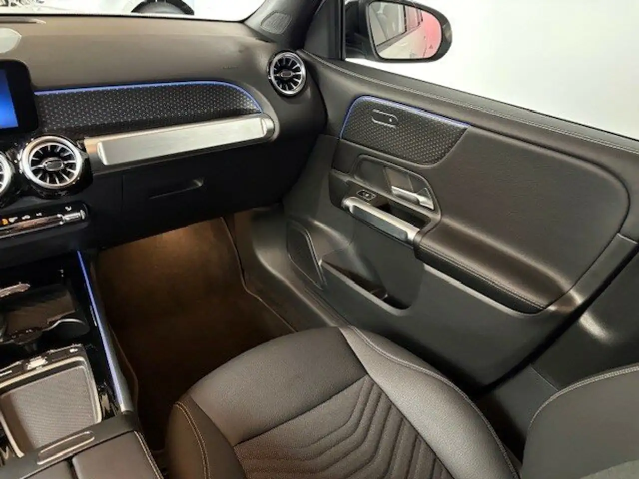 Mercedes-Benz GLB 200 GLB 200 Progressive Line Advanced Plus/AHK/LED/ — Galería del vehículo 16