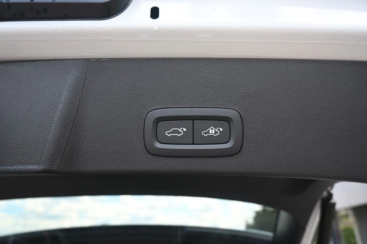 Volvo XC40 B4 DKG Plus Dark*H&K*FSHZG*360°*ACC*AHK — Galería del vehículo 20