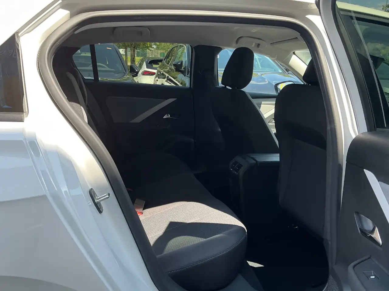 Opel Astra L 1.2 Turbo Edition LED+SHZ+Winterpaket — Vehicle gallery 11