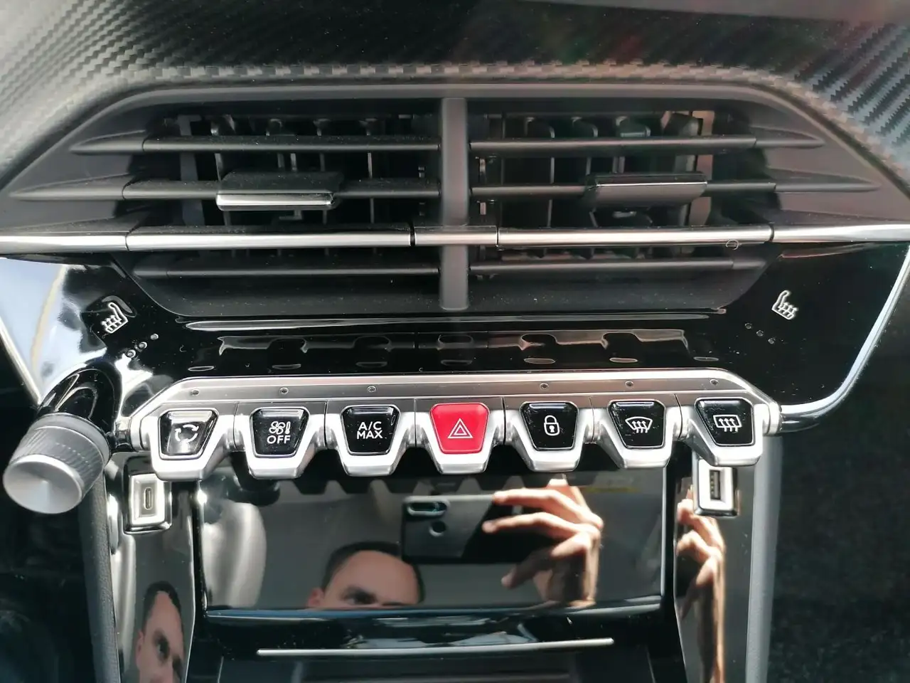 Peugeot 208 1.2 PureTech 100 Allure LED Navi PDC Kamera — Vehicle gallery 23