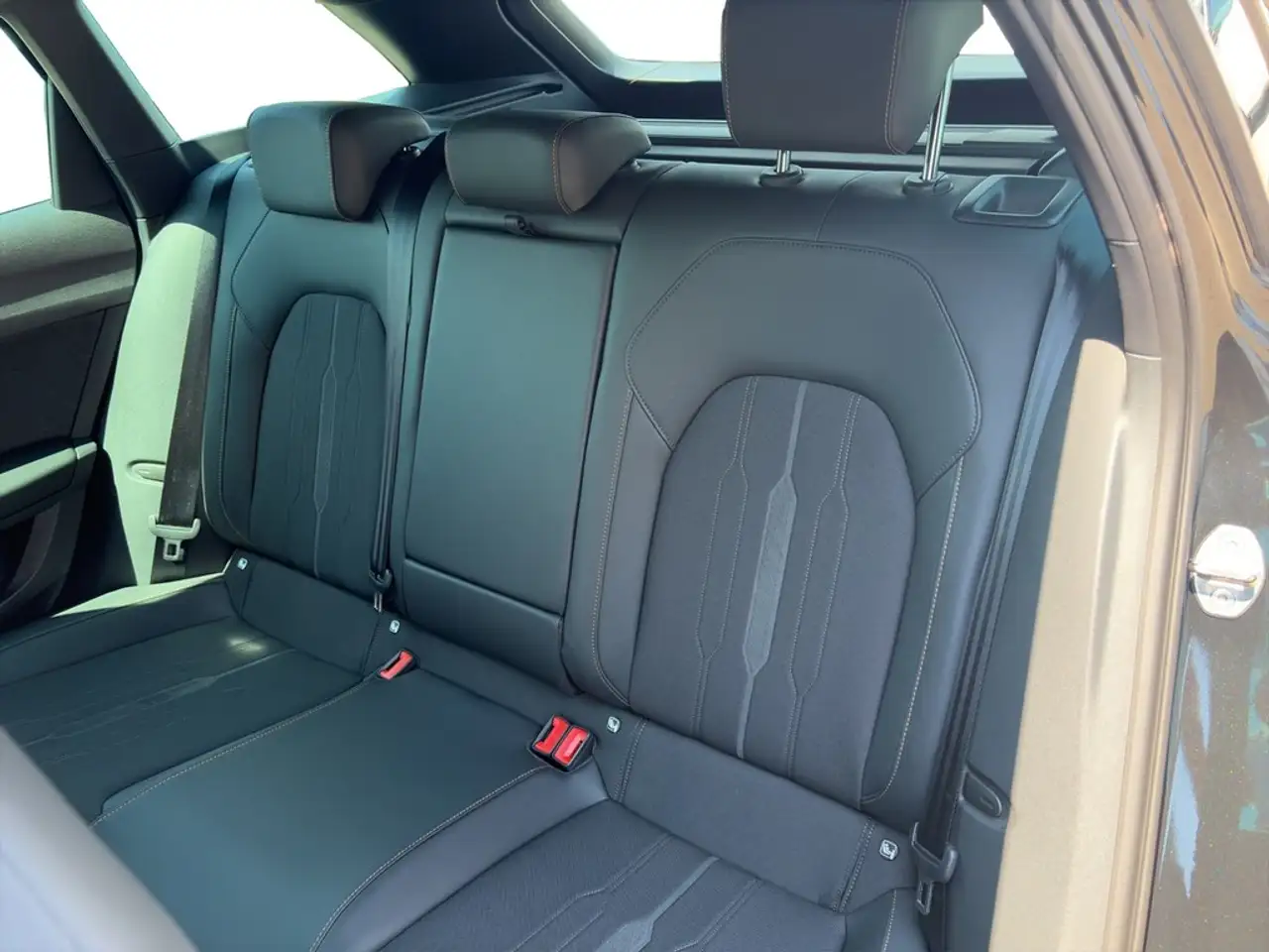 CUPRA Leon Sportstourer 2.0 TSI DSG VZ DCC MATRIX*VIRTUAL*... — معرض صور السيارة 23