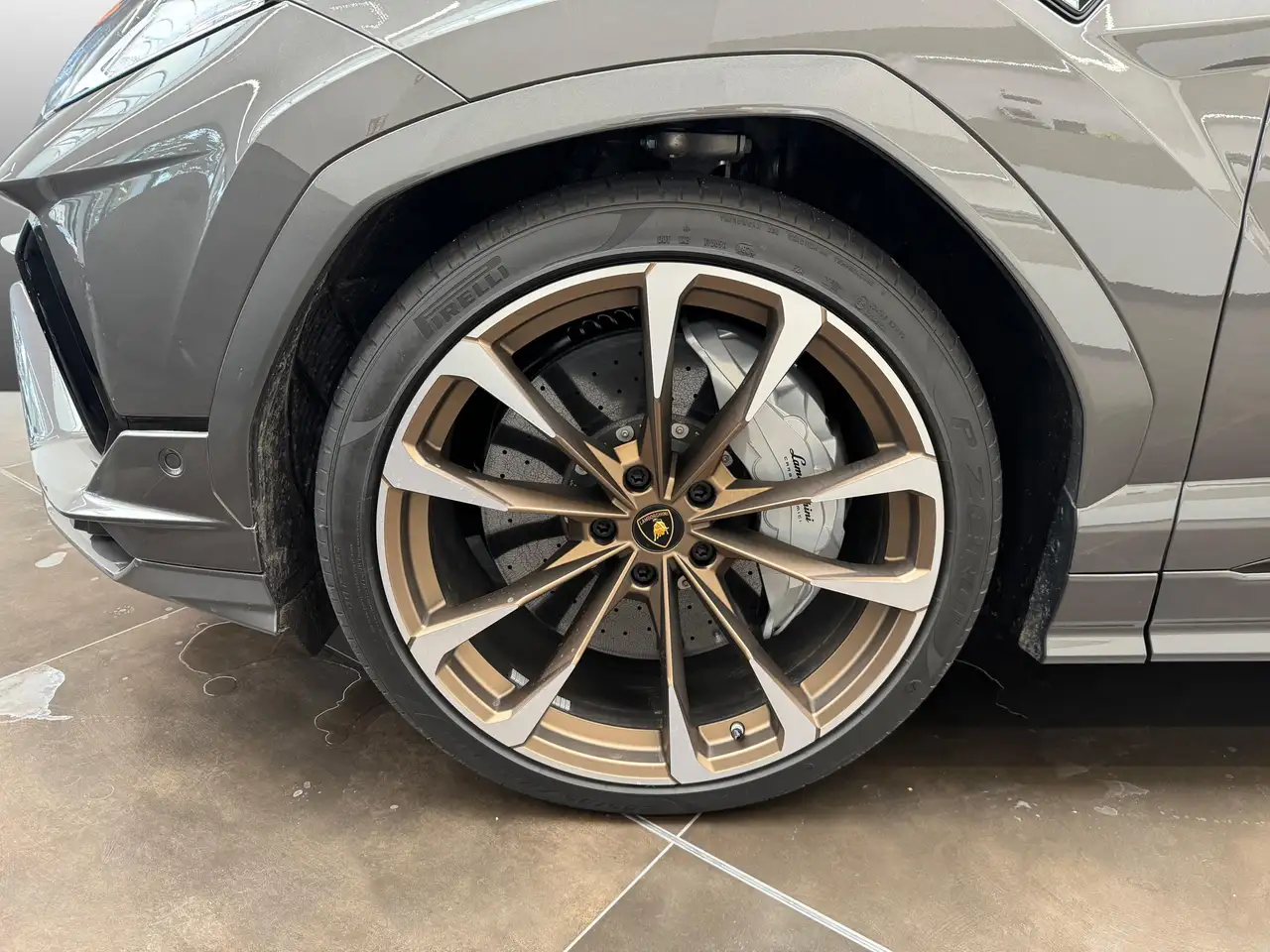 Lamborghini Urus S | MY24|Grigio Keres|Pano|B&O — Vehicle gallery 9