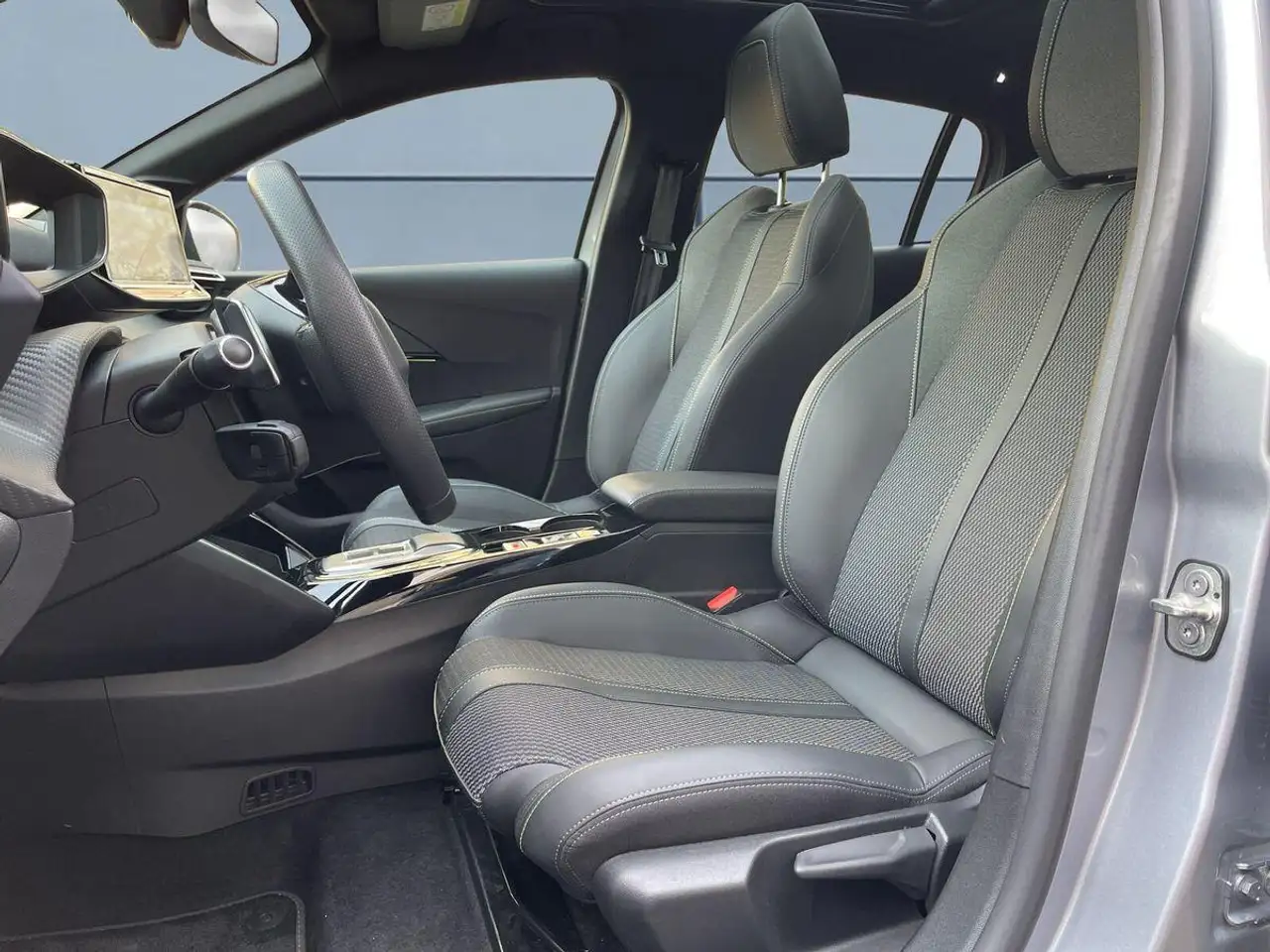 Peugeot 208 Hybrid 145 GT e-DSC6 Pano+Navi+360° Kam+ACC+ — Galerie du véhicule 11