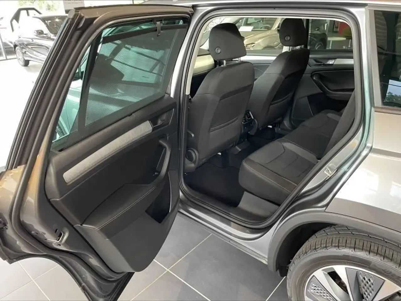 Skoda Kodiaq Tour 1,5 TSI DSG NAVI* SITZHEITUNG* ACC* — Galería del vehículo 10