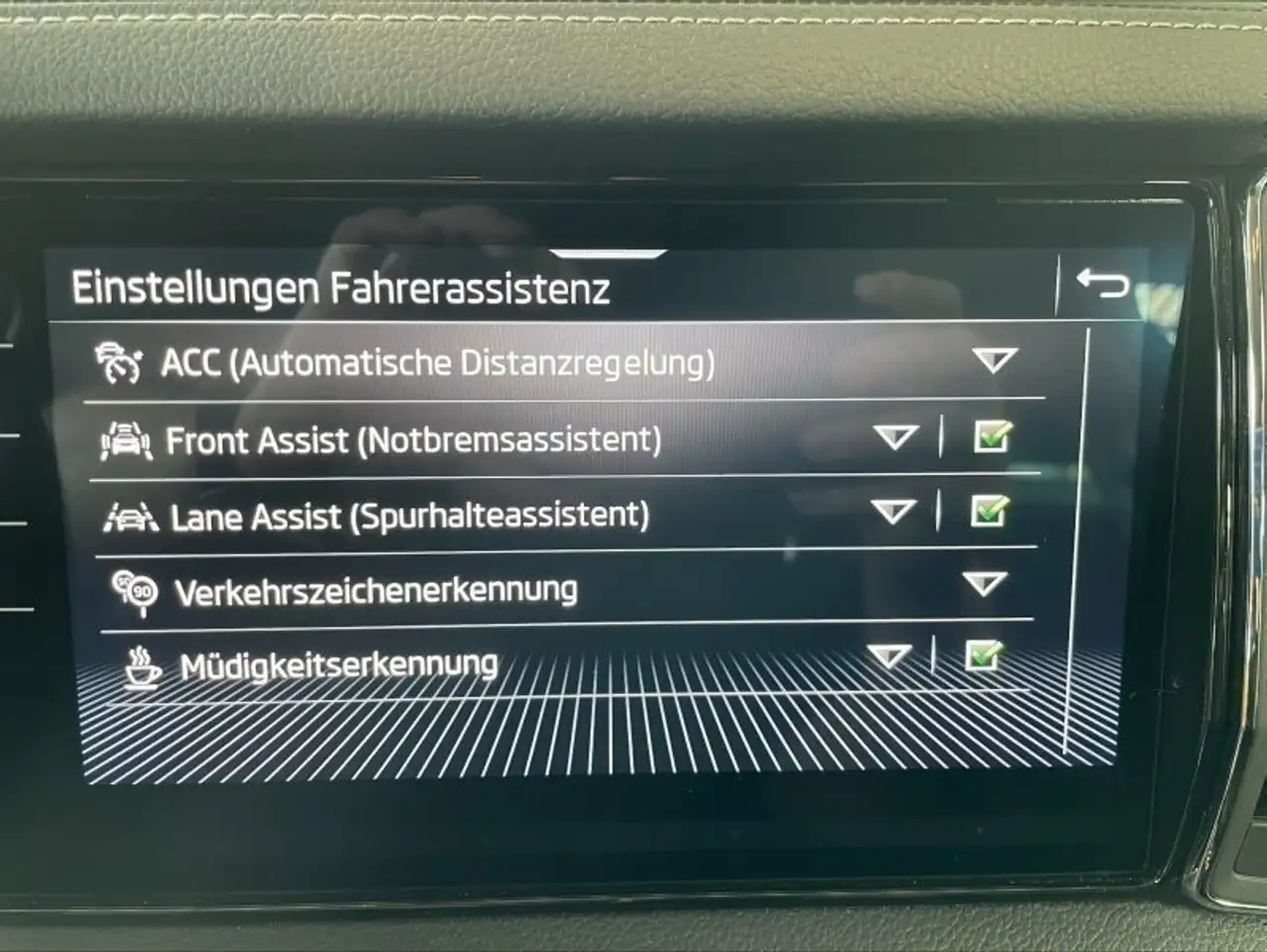 Skoda Kodiaq Tour 1,5 TSI DSG NAVI* SITZHEITUNG* ACC* — Galería del vehículo 19
