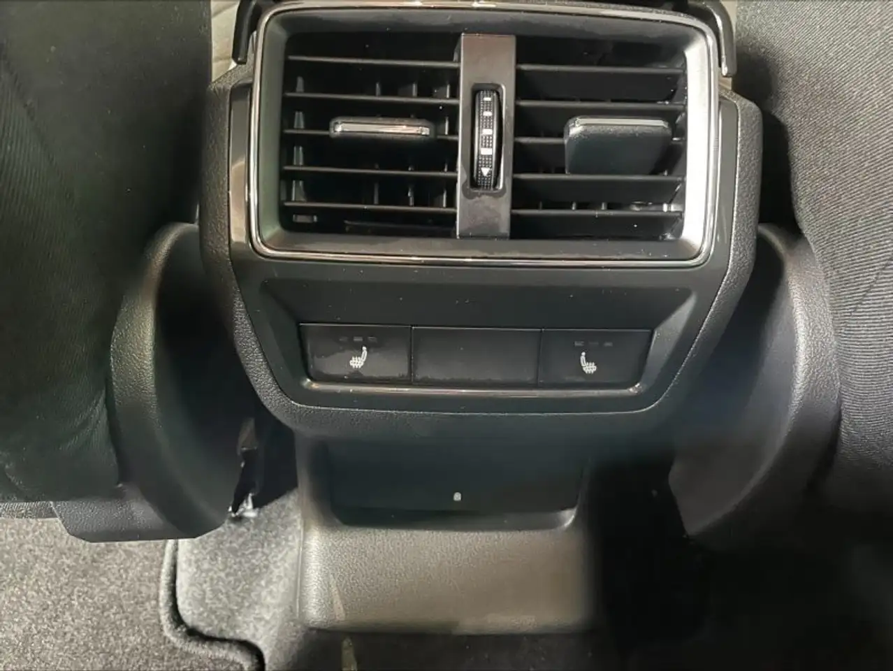 Skoda Kodiaq Tour 1,5 TSI DSG NAVI* SITZHEITUNG* ACC* — Galería del vehículo 11