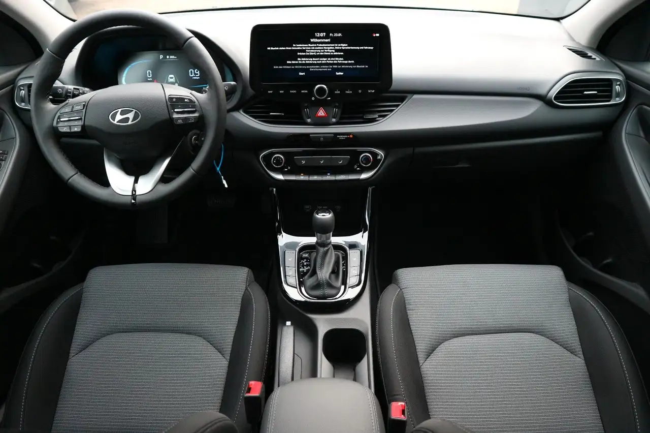 Hyundai i30 Fastback Smart *DCT/RFK/NAV/VC/FACELIFT* — Vehicle gallery 11