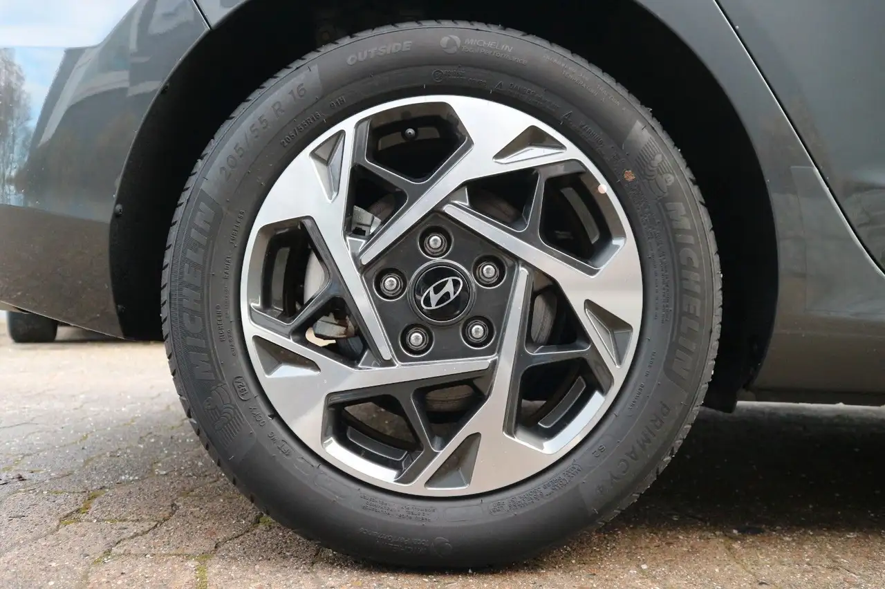 Hyundai i30 Fastback Smart *DCT/RFK/NAV/VC/FACELIFT* — Vehicle gallery 29