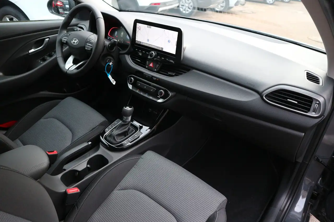 Hyundai i30 Fastback Smart *DCT/RFK/NAV/VC/FACELIFT* — Vehicle gallery 26