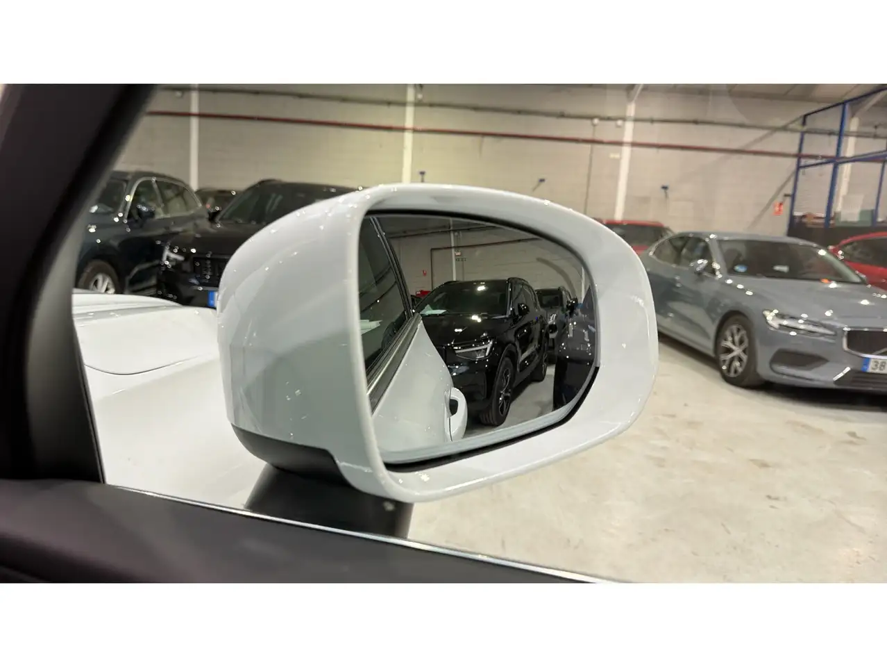 Volvo XC60 B4 Core AWD Aut. — معرض صور السيارة 26