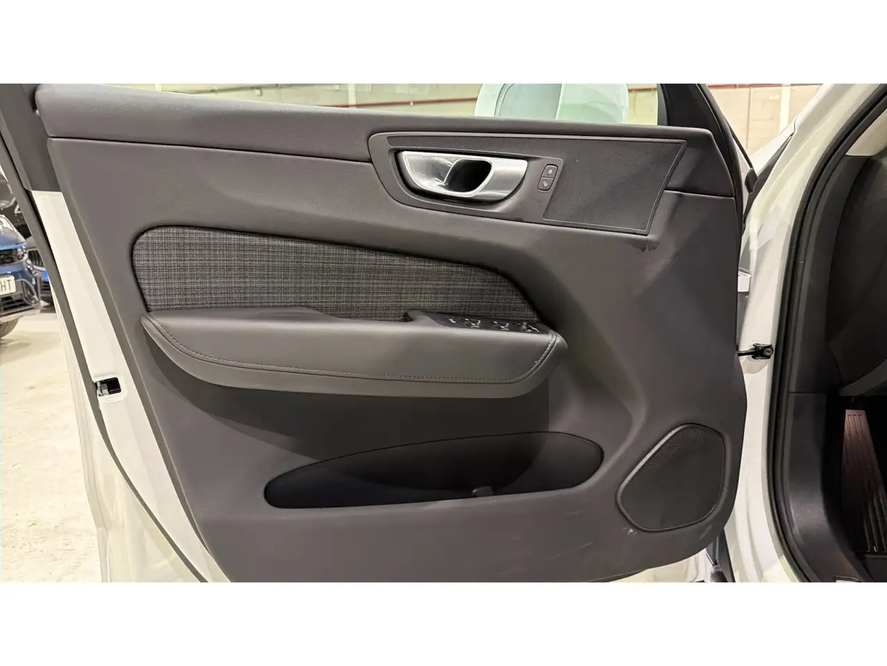 Volvo XC60 B4 Core AWD Aut. — معرض صور السيارة 24